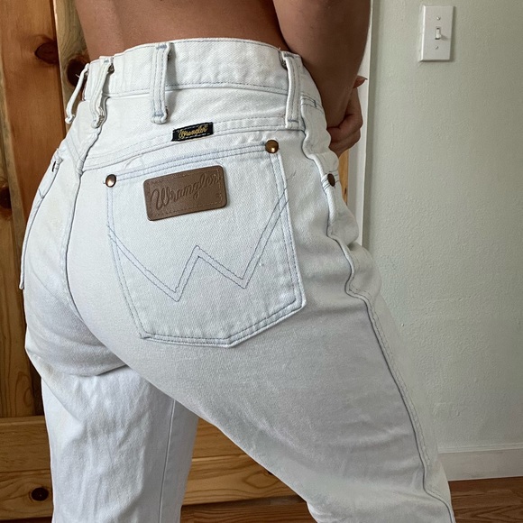 Wrangler Denim - VINTAGE WHITE WASHED WRANGLER SIZE 30x36.